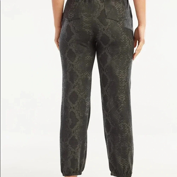 NWT Haute Red Classic Printed Hacci Jogger - Picture 3 of 12